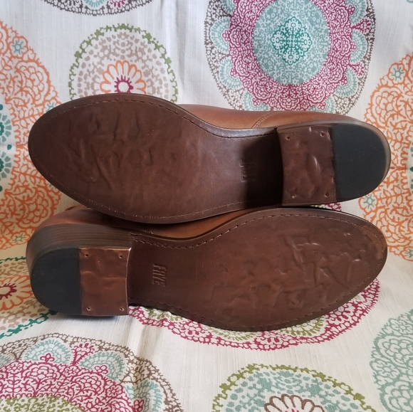 Frye Women's Carson Chelsea Ankle Boots - Picture 9 of 12